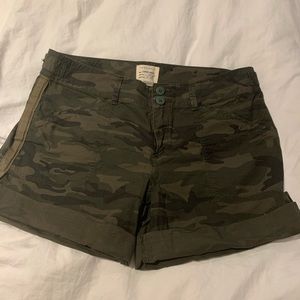 Sanctuary Camo Shorts size 30 waste